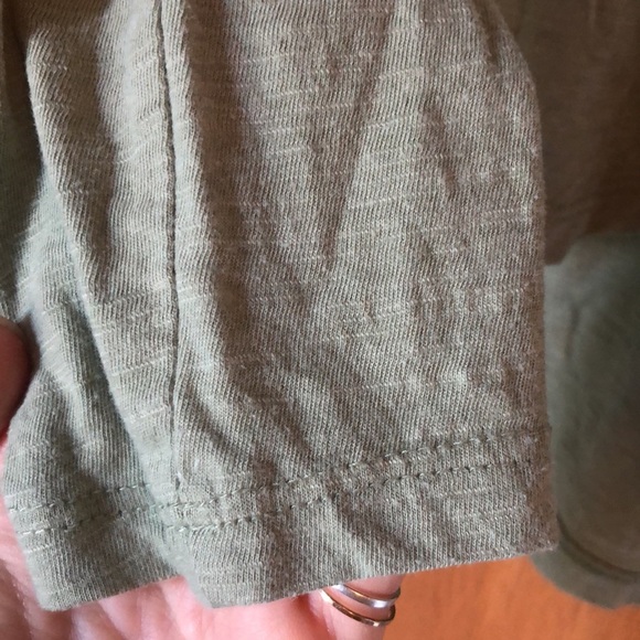 True Craft sage green high low long sleeved tee - Picture 4 of 7
